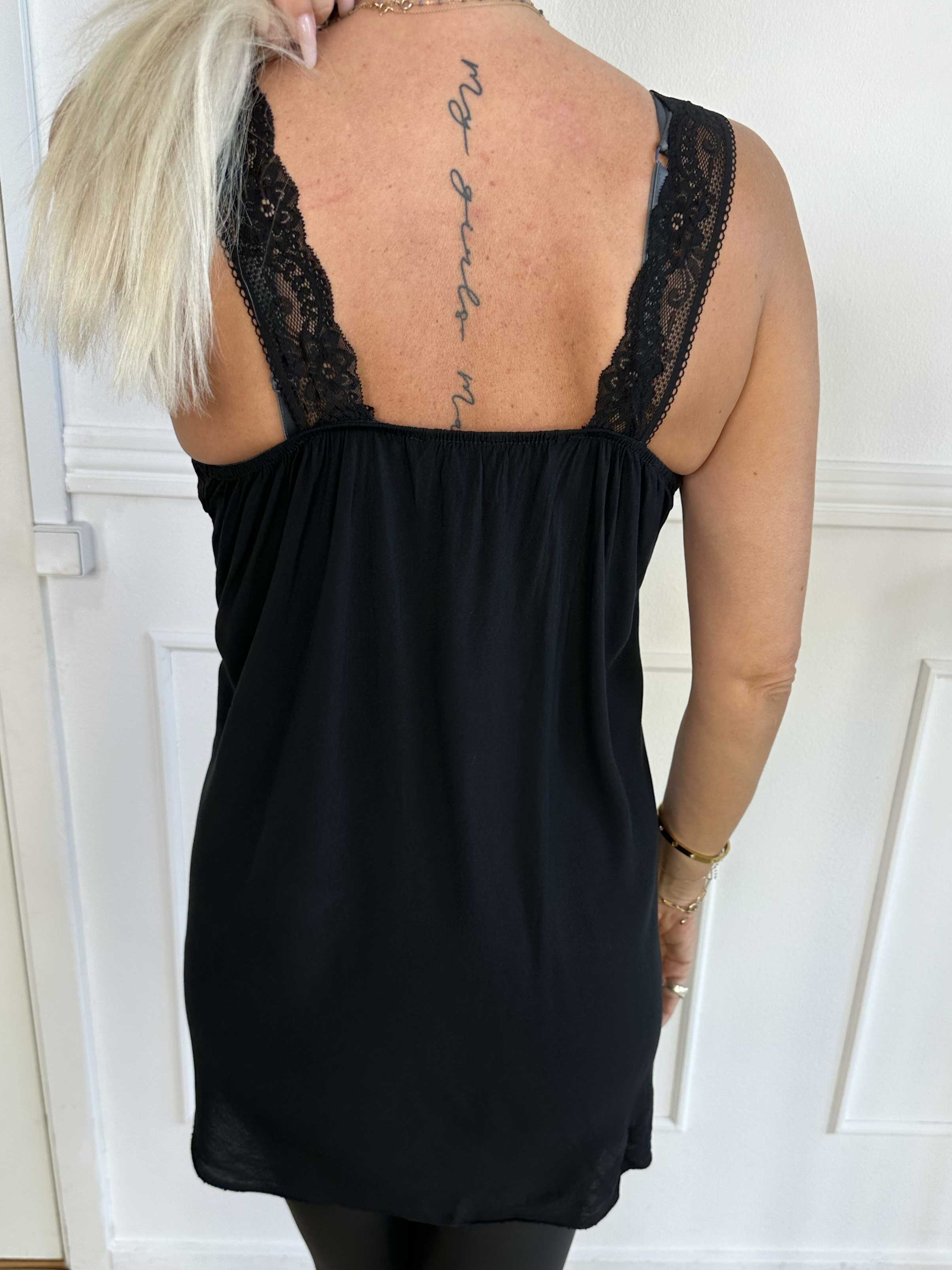 Mariana - Topp i viskos med spetsband